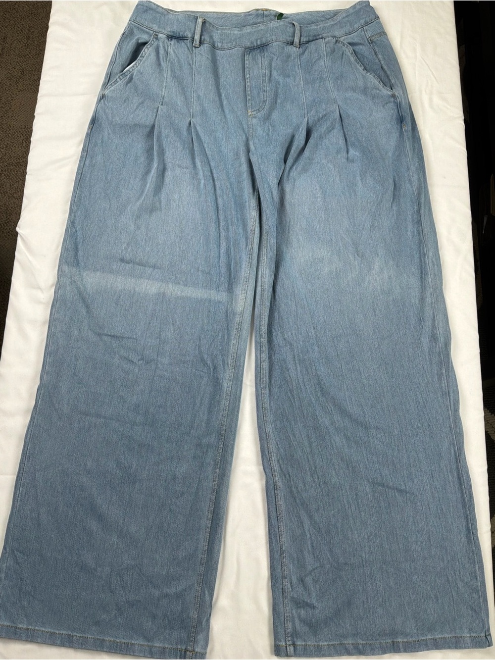 HALARA Light Blue Wide-Leg Jeans with Front Pleats Flawed